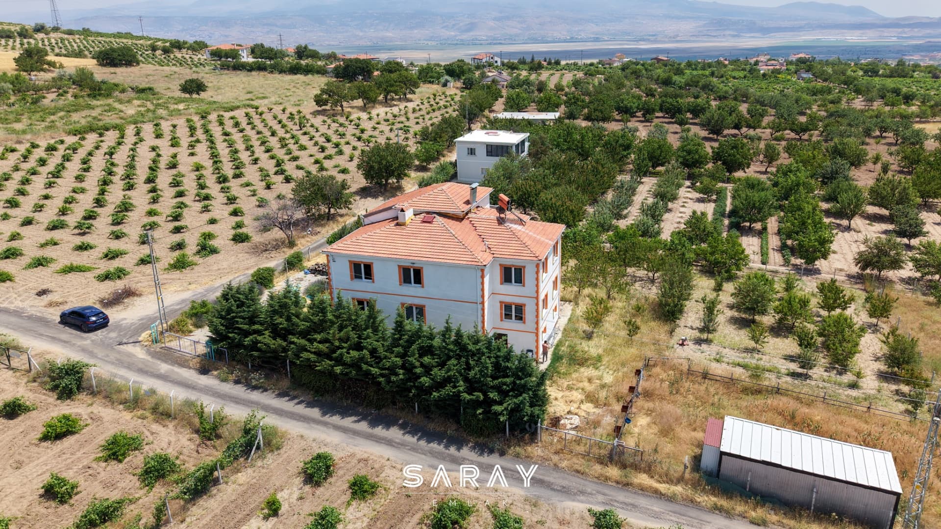 Kayseri İncesu'da 2.076 m² Bahçeli 3 Katlı Bağ Evi