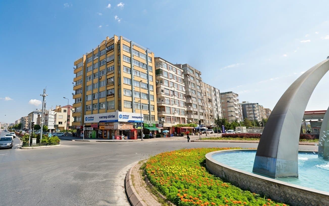 Saray'dan Fuzuli Cd. Köşebaşında Bakımlı 3+1 Kiralık Daire